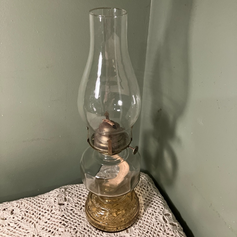 Vintage Pedestal Oil Lamp Clear Glass Chimney Made In Hong Kong 16” - Picture 2 of 9